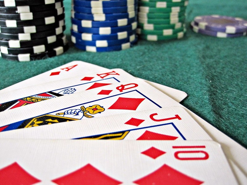 Why Every Home Needs a Folding Poker Desktop