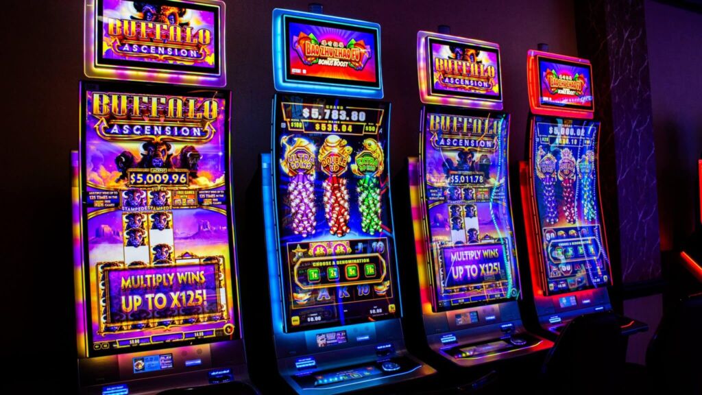 What defines the ideal slot bonus for casual vs pro players?