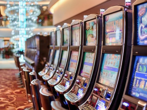 How can players view highlight reels from casino matches?