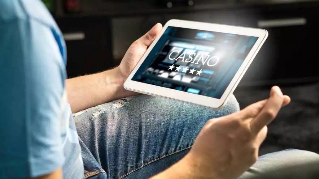 Best 3 why you should experience at Internet Casinos Versus Traditional Casinos