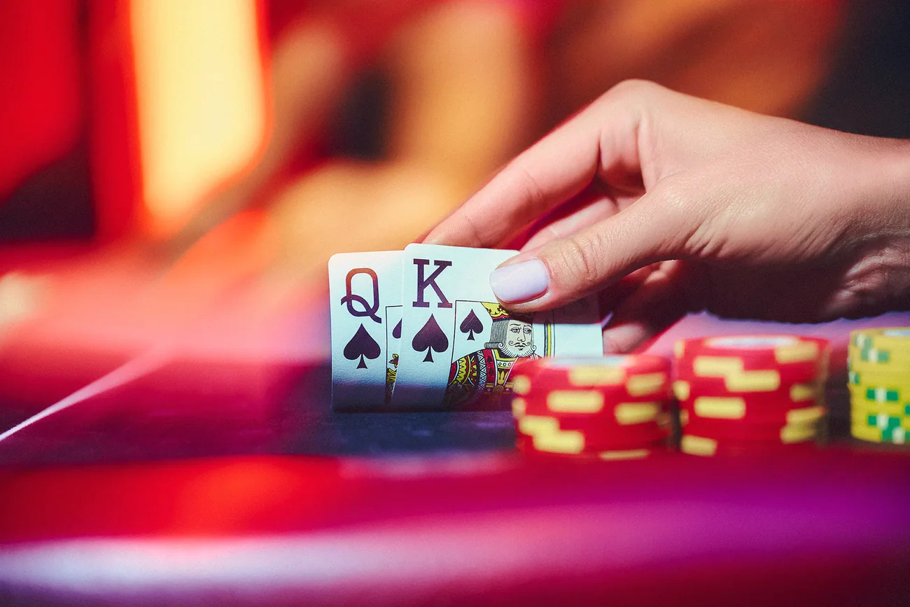 Which online slot brightness adjustments suit environments?
